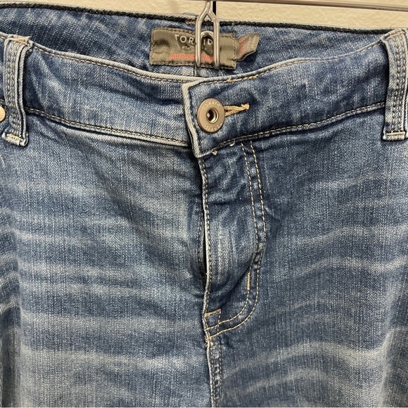 Torrid Boyfriend Straight Vintage Stretch Distressed Jeans - Picture 4 of 11